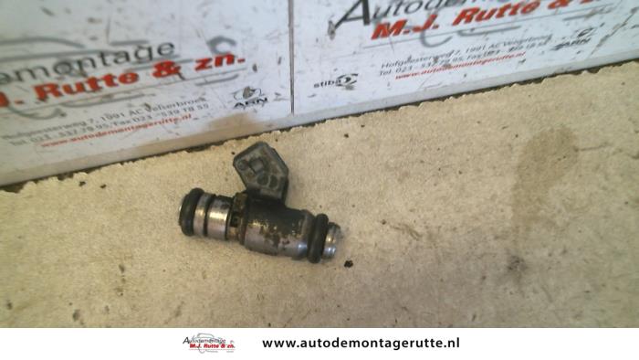 Injektor (Benzineinspritzung) van een Renault Megane Break/Grandtour (KA) 1.6 16V RXE,RXT 2000