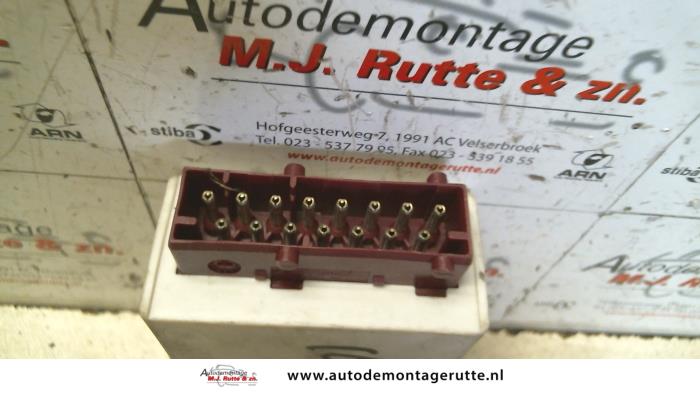 Module (miscellaneous) from a BMW 3 serie Touring (E36/3) 318tds 1997