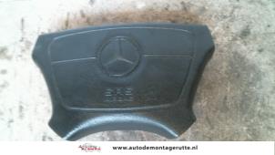 Usados Airbag izquierda (volante) Mercedes C (W202) 2.0 C-200 16V Precio de solicitud ofrecido por Autodemontage M.J. Rutte B.V.