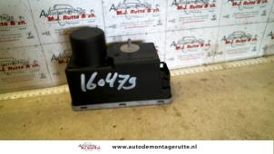 Used Electric central locking vacuum pump Volkswagen Golf III (1H1) 1.6 CL Price on request offered by Autodemontage M.J. Rutte B.V.