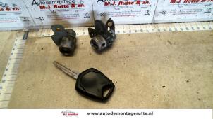 Used Door lock cylinder, left Hyundai Accent 1.3i 12V Price on request offered by Autodemontage M.J. Rutte B.V.
