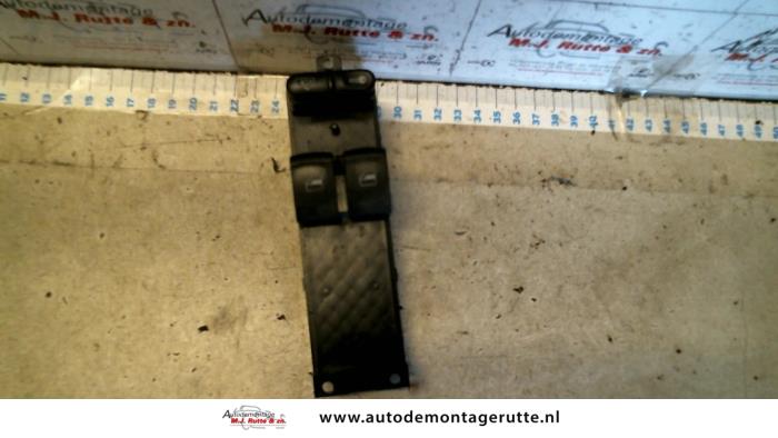 Usados Interruptor combinado de ventanillas Volkswagen Passat (3B2) 1.6 Precio de solicitud ofrecido por Autodemontage M.J. Rutte B.V.