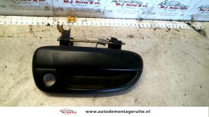 Used Front door handle 4-door, right Hyundai Accent 1.5i 12V Price on request offered by Autodemontage M.J. Rutte B.V.