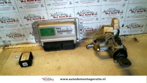 Used Ignition lock + key Kia Carens II 1.8i 16V Price on request offered by Autodemontage M.J. Rutte B.V.