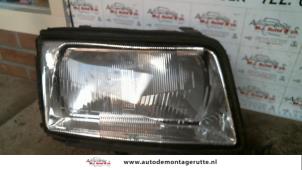 Używane Reflektor prawy Audi 100 (C3) 1.8 Cena na żądanie oferowane przez Autodemontage M.J. Rutte B.V.