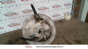 Used Electric fuel pump Ford Mondeo II Wagon 2.0i 16V E2/96 EEC Price on request offered by Autodemontage M.J. Rutte B.V.