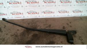 Used Rear wiper arm Skoda Felicia Price on request offered by Autodemontage M.J. Rutte B.V.