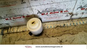 Usados Interruptor de cerradura de contacto Volkswagen Golf IV (1J1) 1.8 20V Precio de solicitud ofrecido por Autodemontage M.J. Rutte B.V.