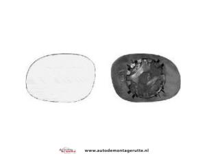 New Mirror glass, right Peugeot 107 1.0 12V Price € 12,50 Inclusive VAT offered by Autodemontage M.J. Rutte B.V.