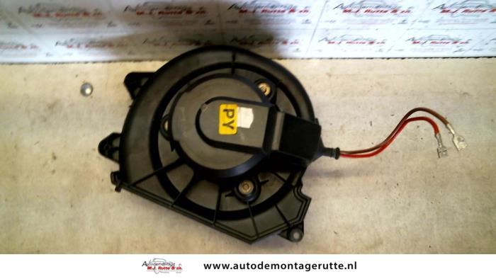 Heating and ventilation fan motor from a Opel Omega B Caravan (21/22/23) 2.2 16V 2000