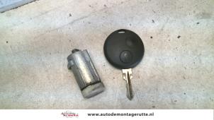 Used Ignition lock + key Smart City-Coupé 0.6 Turbo i.c. Smart&Pulse Price on request offered by Autodemontage M.J. Rutte B.V.