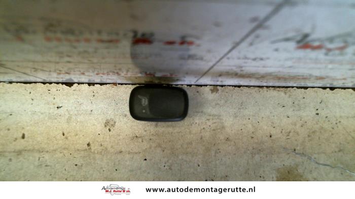 Seat heating switch from a Volvo C70 (NK) 2.0 Turbo 20V 1998