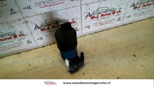 Used Windscreen washer pump Renault Clio III (BR/CR) 1.6 16V Price on request offered by Autodemontage M.J. Rutte B.V.