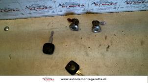 Used Door lock cylinder, right Daihatsu Cuore (L251/271/276) Price on request offered by Autodemontage M.J. Rutte B.V.