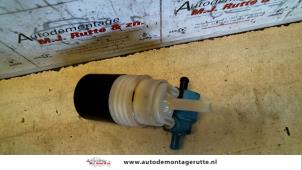 Used Windscreen washer pump Volkswagen Polo III (6N1) 1.3i 55 Price on request offered by Autodemontage M.J. Rutte B.V.