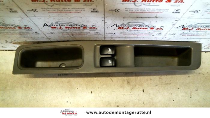 Usados Interruptor combinado de ventanillas Chevrolet Nubira (J200) 1.4 16V Precio de solicitud ofrecido por Autodemontage M.J. Rutte B.V.