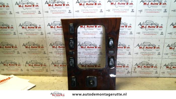 Używane Przelacznik combi okienny Mercedes E Combi (S210) 2.6 E-240 V6 18V Cena na żądanie oferowane przez Autodemontage M.J. Rutte B.V.