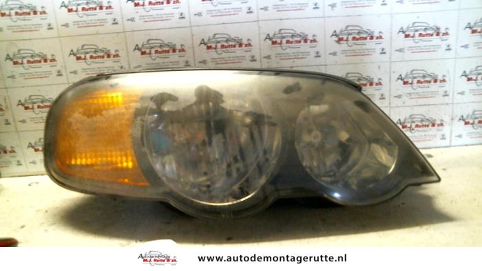 Używane Reflektor prawy Kia Shuma II 1.6 16V Cena na żądanie oferowane przez Autodemontage M.J. Rutte B.V.
