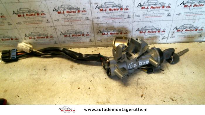 Używane Stacyjka + Kluczyk Kia Shuma II 1.6 16V Cena na żądanie oferowane przez Autodemontage M.J. Rutte B.V.