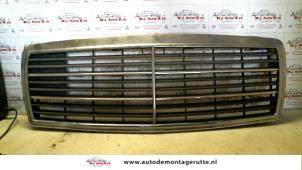 Used Grille Mercedes C Combi (S202) 2.2 C-200 CDI 16V Price on request offered by Autodemontage M.J. Rutte B.V.