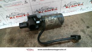 Gebrauchte Wasserpumpe Mercedes 300E/D/CE Preis auf Anfrage angeboten von Autodemontage M.J. Rutte B.V.