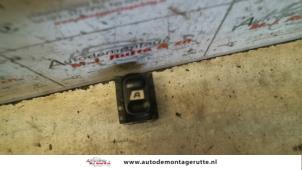 Gebrauchte Elektrisches Fenster Schalter Citroen Berlingo 1.9 D Preis auf Anfrage angeboten von Autodemontage M.J. Rutte B.V.