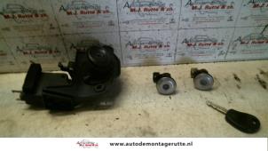 Used Door lock cylinder, right Citroen Saxo 1.4i SX,VSX Price on request offered by Autodemontage M.J. Rutte B.V.