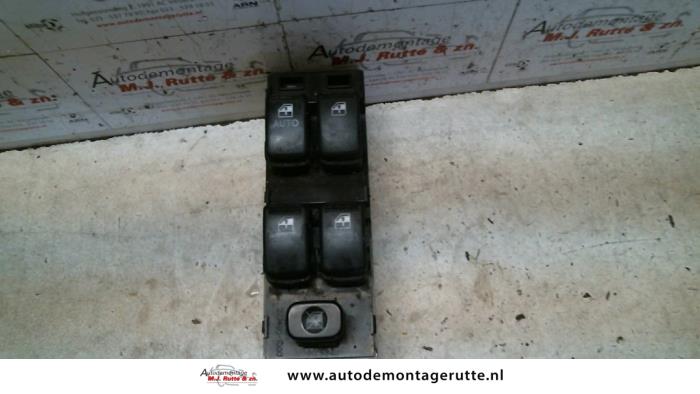 Usados Interruptor combinado de ventanillas Kia Carens II (FJ) 1.8i 16V Precio de solicitud ofrecido por Autodemontage M.J. Rutte B.V.