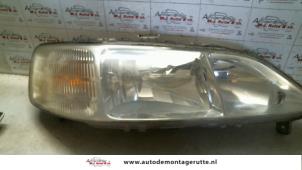 Used Headlight, right Honda Accord (CG) 1.8i 16V Price on request offered by Autodemontage M.J. Rutte B.V.