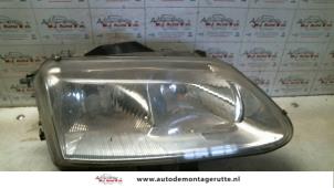 Used Headlight, right Renault Espace (JE) 2.2 dCi 130 16V Price on request offered by Autodemontage M.J. Rutte B.V.