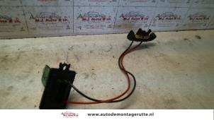 Used Heater resistor Renault Megane II Grandtour (KM) 1.6 16V Price on request offered by Autodemontage M.J. Rutte B.V.