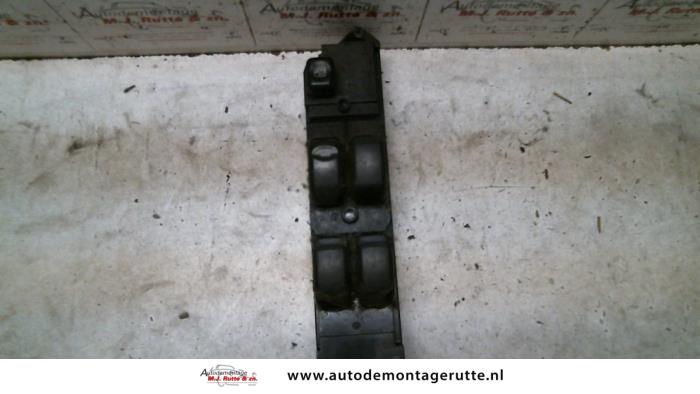 Używane Przelacznik combi okienny Mitsubishi Space Wagon (N8/N9) 2.4 16V GDI GLX Cena na żądanie oferowane przez Autodemontage M.J. Rutte B.V.