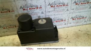Used Electric central locking vacuum pump Volkswagen Golf III Cabrio (1E) 1.8 Price on request offered by Autodemontage M.J. Rutte B.V.
