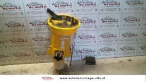 Used Electric fuel pump BMW 3 serie Compact (E36/5) 316i Price on request offered by Autodemontage M.J. Rutte B.V.