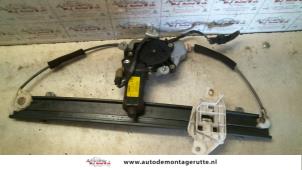 Used Window mechanism 4-door, front right Hyundai Lantra/Elantra II Wagon 1.6i GLS 16V Price on request offered by Autodemontage M.J. Rutte B.V.