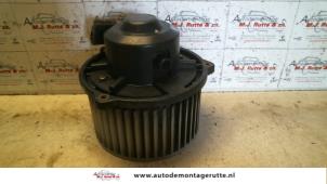 Usados Motor de ventilador de calefactor Hyundai Lantra/Elantra II Wagon 1.6i GLS 16V Precio de solicitud ofrecido por Autodemontage M.J. Rutte B.V.