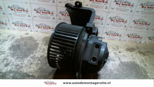 Used Heating and ventilation fan motor Renault Clio II (BB/CB) 1.4 Price on request offered by Autodemontage M.J. Rutte B.V.