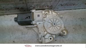 Used Door window motor Ford Focus 2 Wagon 1.6 16V Price on request offered by Autodemontage M.J. Rutte B.V.