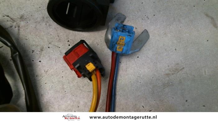 Cerradura de contacto y llave de un Citroën Berlingo 1.9 Di 2001