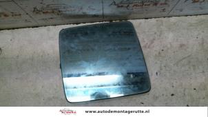 Used Mirror glass, right Mercedes E Combi (S124) 2.0 200 TE Price on request offered by Autodemontage M.J. Rutte B.V.
