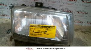 Used Headlight, right Volkswagen Caddy II (9K9A) 1.9 SDI Price on request offered by Autodemontage M.J. Rutte B.V.