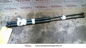 Usagé Kit amortisseur gaz hayon Volkswagen Polo IV (9N1/2/3) Prix sur demande proposé par Autodemontage M.J. Rutte B.V.
