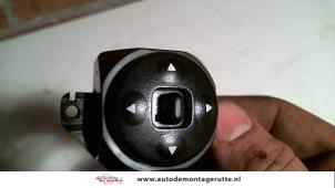 Used Mirror switch Hyundai Accent II/Excel II/Pony 1.3i 12V Price on request offered by Autodemontage M.J. Rutte B.V.