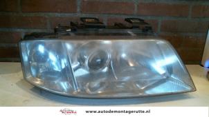 Used Headlight, right Audi A6 Avant (C5) 2.5 TDI V6 24V Price on request offered by Autodemontage M.J. Rutte B.V.