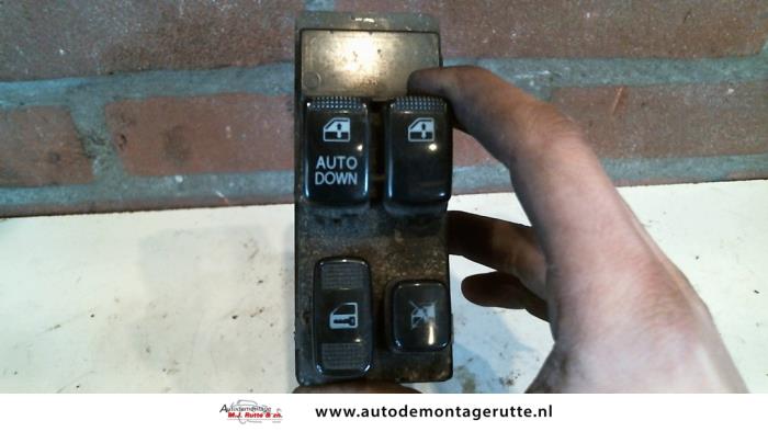 Usados Interruptor combinado de ventanillas Kia Carnival 2 (FIB/FLD) 2.9 HPDi 16V Precio de solicitud ofrecido por Autodemontage M.J. Rutte B.V.