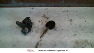 Used Door lock cylinder, left Hyundai Matrix 1.6 16V Price on request offered by Autodemontage M.J. Rutte B.V.