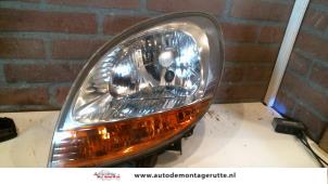 Used Headlight, left Renault Kangoo Express (FC) 1.5 dCi 60 Price on request offered by Autodemontage M.J. Rutte B.V.