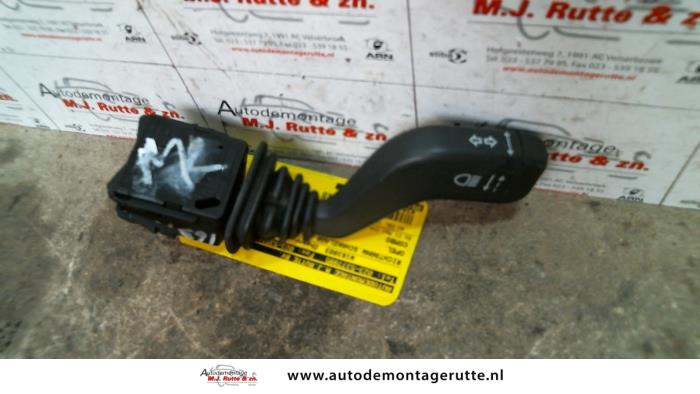 Indicator switch from a Opel Combo (Corsa C) 1.7 DI 16V 2002