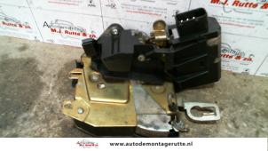 Used Door lock mechanism 4-door, front left BMW 3 serie Touring (E36/3) 316i Price on request offered by Autodemontage M.J. Rutte B.V.