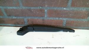 Used Rear wiper arm Volvo V70 (SW) 2.5 D Price on request offered by Autodemontage M.J. Rutte B.V.